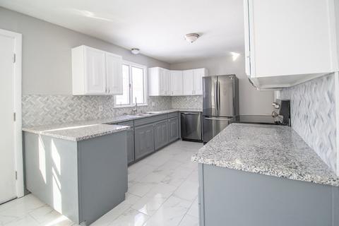 86 Emerson St, Springfield, MA 01118 photo 4