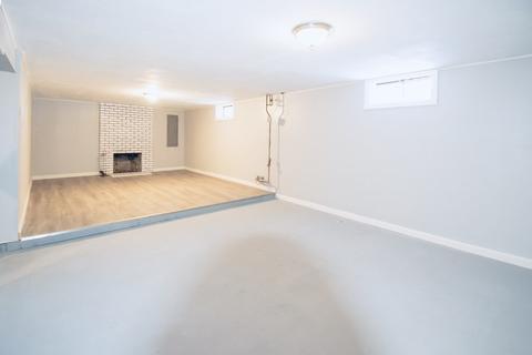 86 Emerson St, Springfield, MA 01118 photo 12