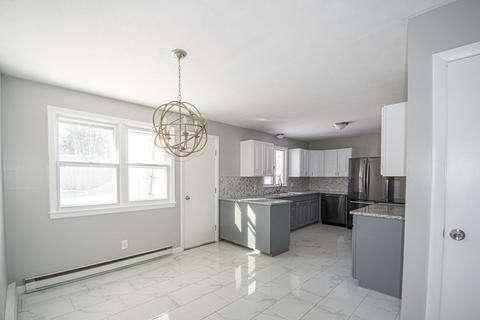 86 Emerson St, Springfield, MA 01118 photo 2