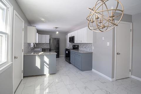 86 Emerson St, Springfield, MA 01118 photo 1