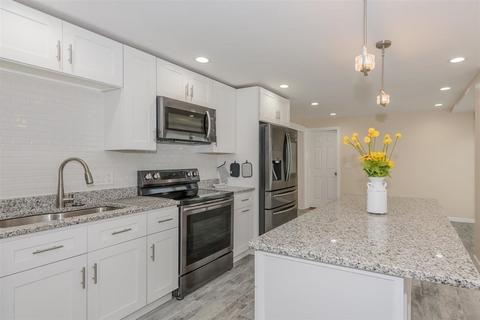 24 Forest St, Worcester, MA 01609 photo 6