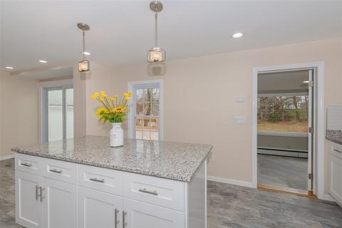 24 Forest St, Worcester, MA 01609 photo 9