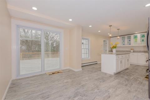 24 Forest St, Worcester, MA 01609 photo 8