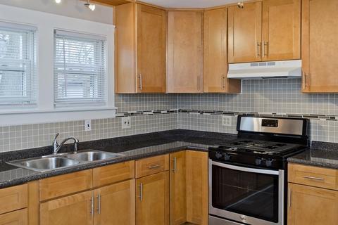 37 Greenleaf St, Chicopee, MA 01013 photo 5