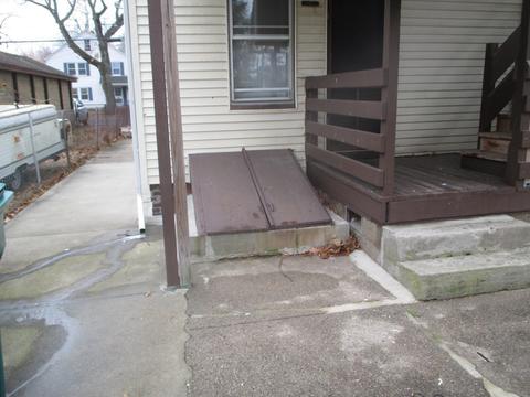 97 Holly St, Springfield, MA 01151 photo 4