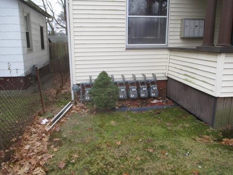 97 Holly St, Springfield, MA 01151 photo 2