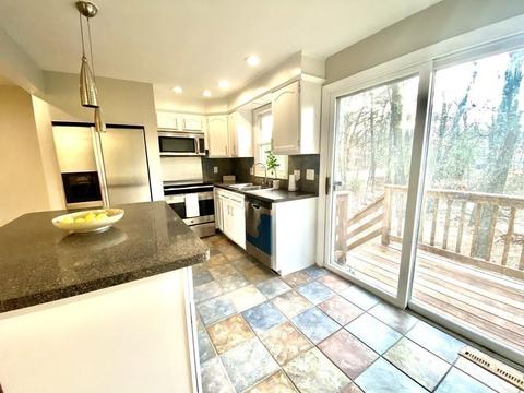208 Wrentham Rd, Springfield, MA 01119 photo 9