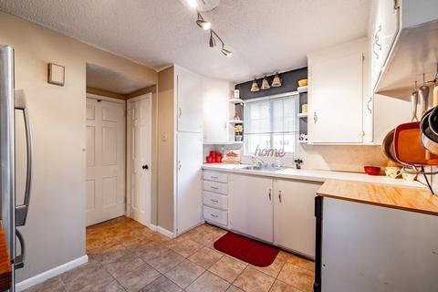 139 Abbott St, Springfield, MA 01118 photo 8