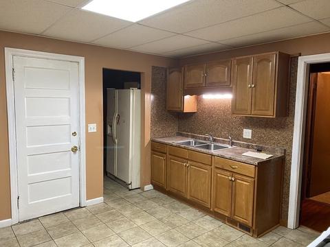 92 Alden St, Springfield, MA 01109 photo 4