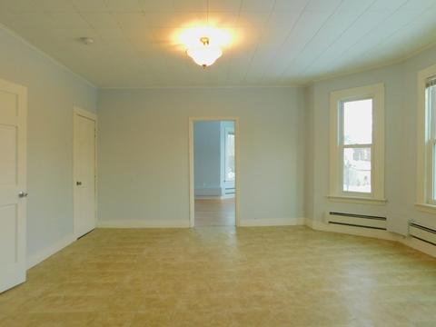 536 Chestnut St, Springfield, MA 01107 photo 5