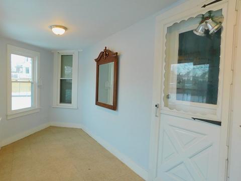 536 Chestnut St, Springfield, MA 01107 photo 2