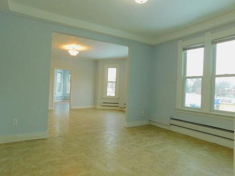536 Chestnut St, Springfield, MA 01107 photo 4