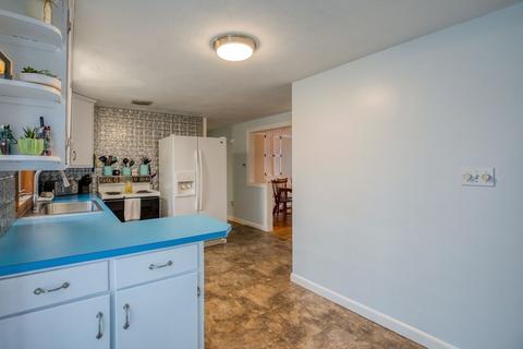 23 Kerry Dr, Springfield, MA 01118 photo 7