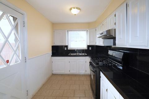 6 Pinevale St, Springfield, MA 01151 photo 5