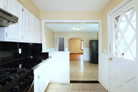 6 Pinevale St, Springfield, MA 01151 photo 3