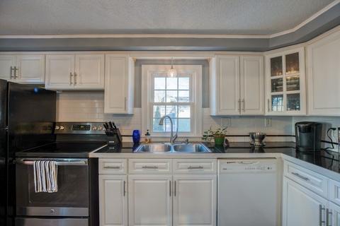 293 Abbott St, Springfield, MA 01118 photo 5