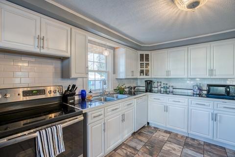 293 Abbott St, Springfield, MA 01118 photo 3