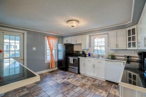 293 Abbott St, Springfield, MA 01118 photo 4
