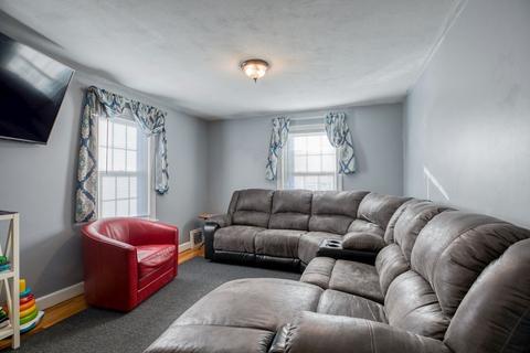 293 Abbott St, Springfield, MA 01118 photo 9