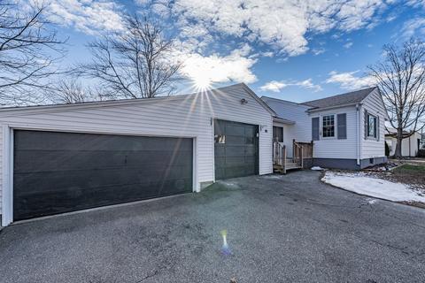 95 Campechi St, Springfield, MA 01104 photo 2