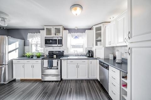 95 Campechi St, Springfield, MA 01104 photo 3