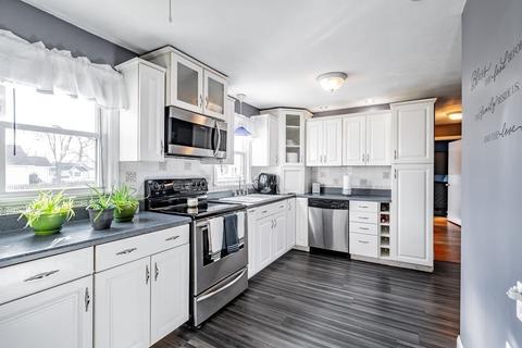 95 Campechi St, Springfield, MA 01104 photo 4