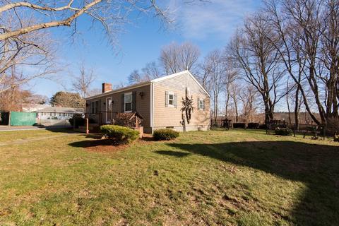 535 Hyacinth St, Fall River, MA 02720 photo 2