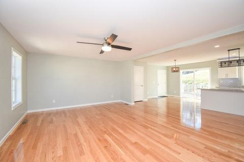 28 Juniper, Springfield, MA 01119 photo 3