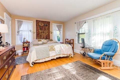 261 Winchester St, Brookline, MA 02446 photo 9