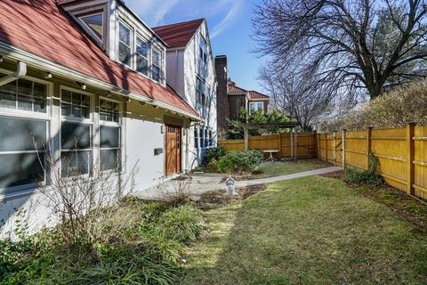261 Winchester St, Brookline, MA 02446 photo 2
