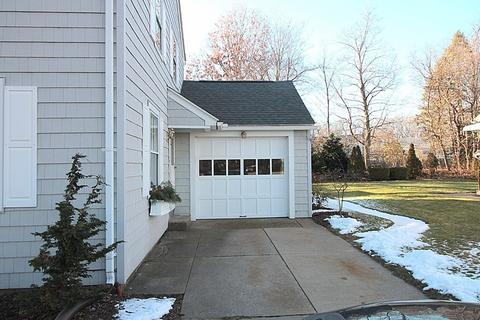360 Springfield St, Springfield, MA 01107 photo 4