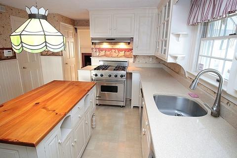 360 Springfield St, Springfield, MA 01107 photo 8