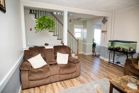 9 Grover St, Everett, MA 02149 photo 5