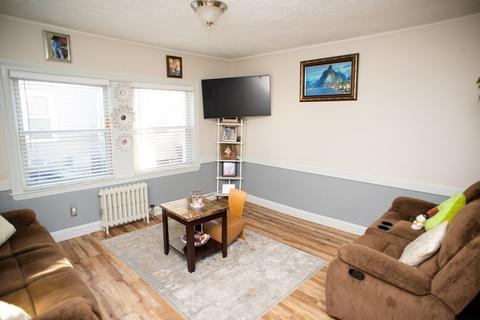 9 Grover St, Everett, MA 02149 photo 4