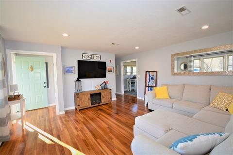 314 Oak St, Raynham, MA 02767 photo 8