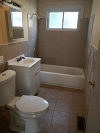 22 Wendell Pl, Springfield, MA 01105 photo 4