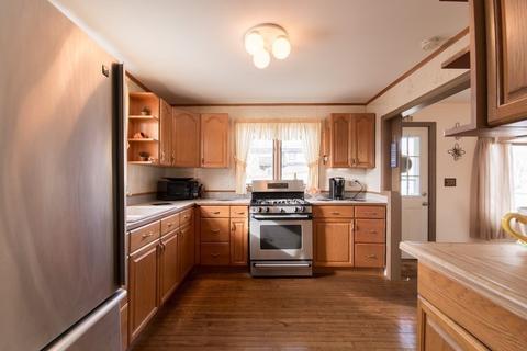 93 Norwood St, Fall River, MA 02723 photo 5