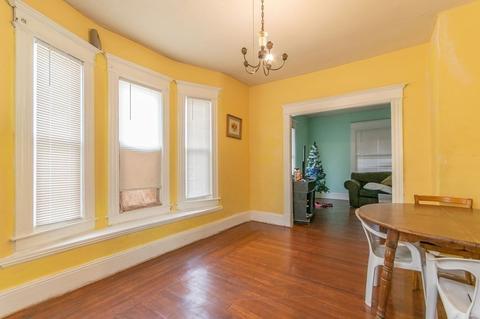 24 Walton St, Chicopee, MA 01013 photo 3