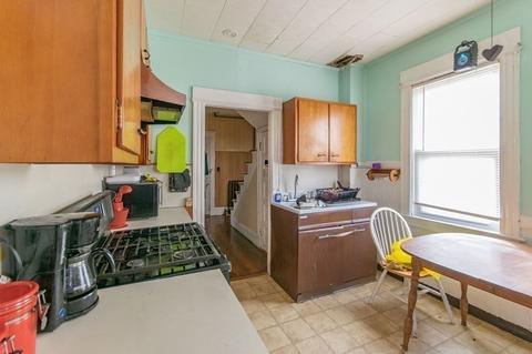 24 Walton St, Chicopee, MA 01013 photo 8