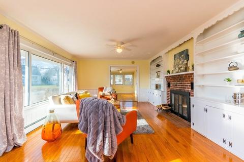 8 Wild Rose Ave, Wareham, MA 02558 photo 4