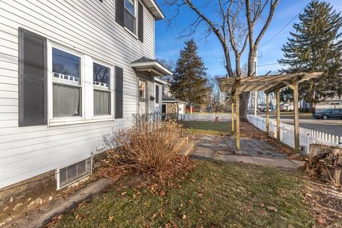 102 Great Rd, Maynard, MA 01754 photo 2