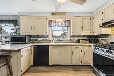 69 Chateaugay St, Chicopee, MA 01020 photo 4