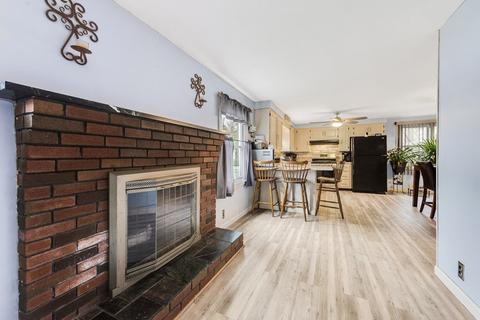 69 Chateaugay St, Chicopee, MA 01020 photo 8