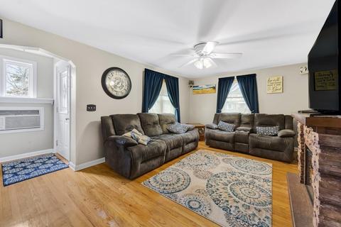 69 Chateaugay St, Chicopee, MA 01020 photo 10
