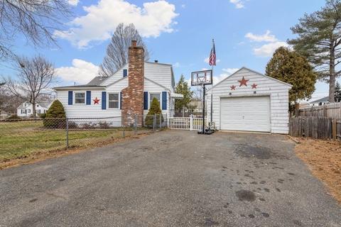 69 Chateaugay St, Chicopee, MA 01020 photo 2