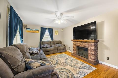 69 Chateaugay St, Chicopee, MA 01020 photo 9