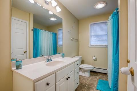 34 Torrey St, Easthampton, MA 01027 photo 9