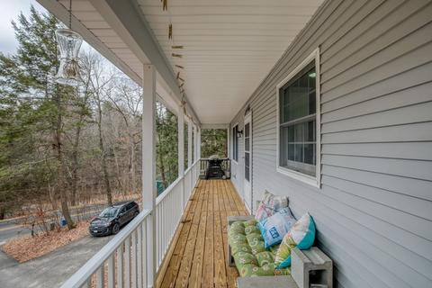 34 Torrey St, Easthampton, MA 01027 photo 4