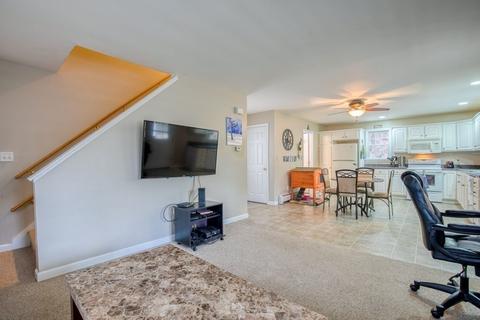 34 Torrey St, Easthampton, MA 01027 photo 13