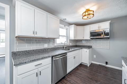 117 Lumae St, Springfield, MA 01119 photo 3